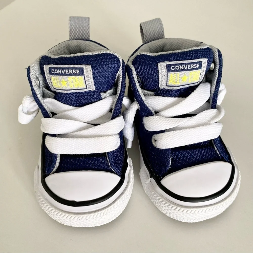 Converse NWOT All Star Infant Chuck Taylor Size 2
